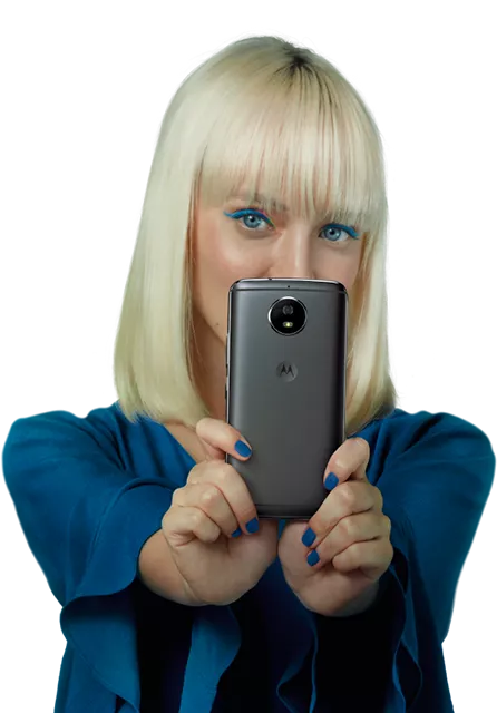 O moto g5s te acompanha